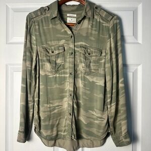 American Eagle Camo Boyfriend Fit Button Down Shirt *Stay Lovely* Embroidered M